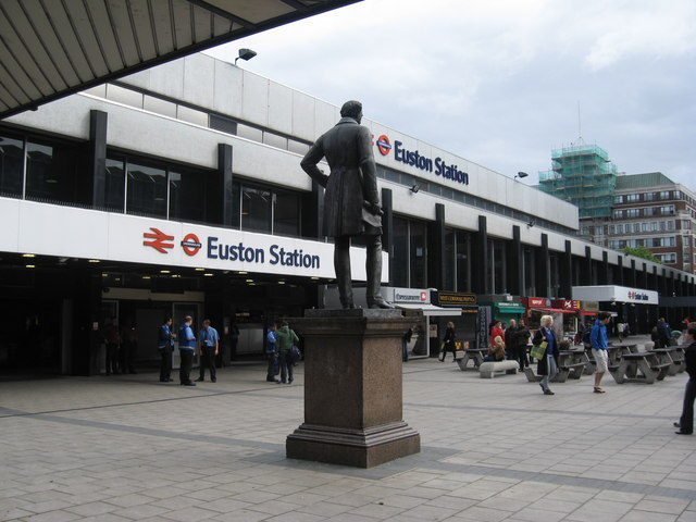 https://commons.wikimedia.org/wiki/File:Euston_Station_London_-_geograph.org.uk_-_1309275.jpg